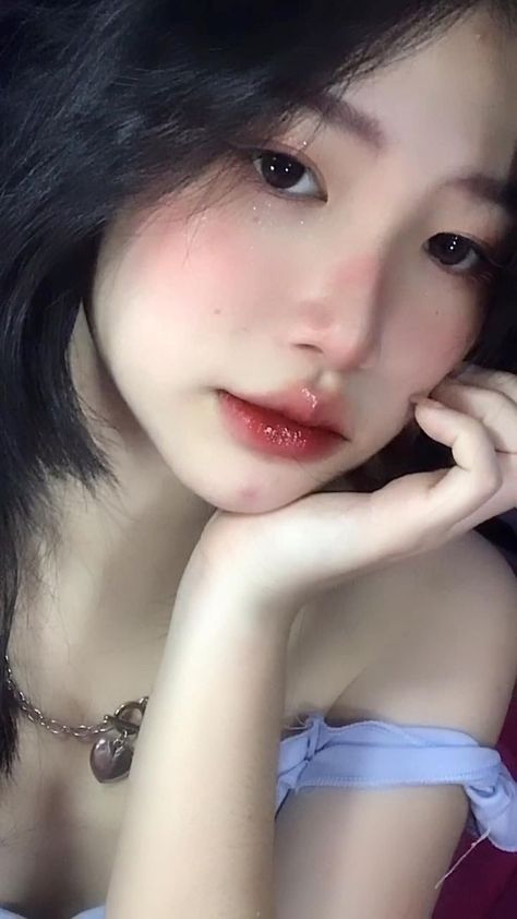 美女张开腿让男生捅